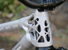 Dylan Banera z TBD Cycles. Rama roweru dirt jump wydrukowana w 3D z aluminium