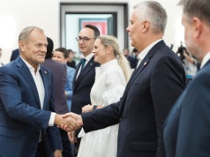 Sondaże, ratunku, pomocy! W nowy sezon polityczny koalicja Tuska wchodzi z nożem na gardle