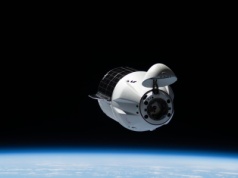 Statek SpaceX zmienił położenie ISS. NASA planuje zniszczyć stację