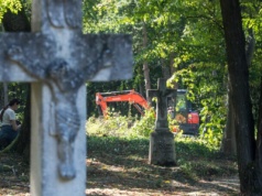 Puźniki: trwa pogrzeb ofiar ukraińskiego ludobójstwa