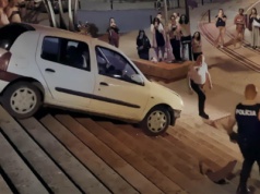 Zjechała po schodach w swoim Renault Clio i znalazła miłość życia. Właśnie odbył się ślub