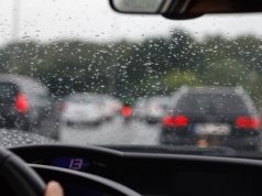 Kiedy pada deszcz, wyłącz ten czujnik. Dzięki temu unikniesz mandatu
