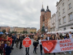 Demoralizacja to nie edukacja! Przez Kraków przeszedł Marsz dla Życia i Rodziny [FOTORELACJA]