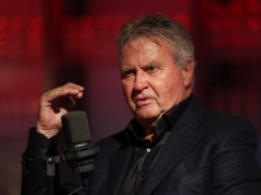 Guus Hiddink zaskakuje. Chce turnieju z udziałem… Rosji i Ukrainy