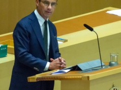 Szwecja: obniżenie wieku karnego i zakaz telefonów w szkołach