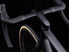 Cervelo R5 2025. Kanadyjski rower, który waży mniej niż pozwalają przepisy