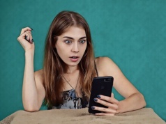 Ten smartfon będzie miał ogromne ramki, ale wygląd zejdzie na drugi plan