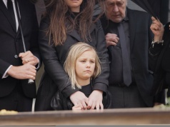 Dziecko powinno chodzić na pogrzeby? 