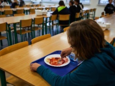 Darmowe posiłki w szkołach dla wszystkich uczniów. 