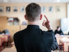 Mniej religii w szkole. Księża mówią o "krzywdzącej redukcji"