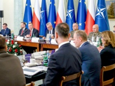 Drugi dzień kryzysu. Drony miały dzielić, a łączą. Zobaczymy, na ile starczy tego „języka miłości”
