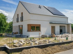 Ile kosztuje zakup i montaż ogrodzenia działki wokół domu w 2025?