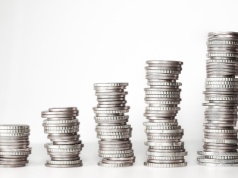 Kowalski ma problem z finansami. Powód? „Bo w szkole mnie nie nauczyli”