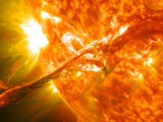Słońce może generować ekstremalne temperatury. 