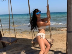 Etna onieśmiela fanów w samym bikini na plaży!