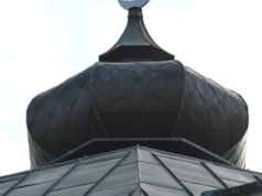 Nieznani sprawcy sprofanowali krzyż na cerkwi w Legnicy. „Bo ukraiński
