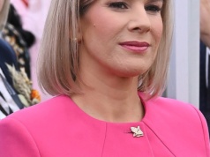 Marta Nawrocka cała w różu nie bez powodu. Stylistka: 