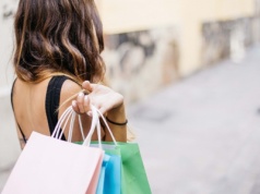 Kasy samoobsługowe, click & collect i BLIK. Tak kupują młode pokolenia