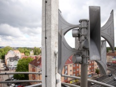 Słyszysz syreny? To może być alarm. Wyjaśniamy, co robić