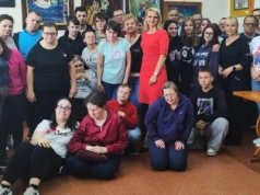 Młodzież z OSiW na praktykach fryzjerskich w WTZ