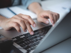 Raport ONZ: Większy dostęp kobiet do internetu gigantycznie zwiększyłby światowy PKB
