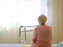 81-latka w stanie krytycznym po pięciu dniach pobytu w domu opieki. 