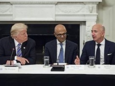 Trump rozpętał chaos decyzją w sprawie wiz dla specjalistów. Microsoft, Meta, Amazon wzywają pracowników do kraju