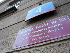 Seksedukator LGBT uczy warszawską młodzież o HIV. 