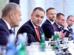 Nawrocki chce jak najwięcej władzy. Teraz proponuje „rozejm” w sprawie ambasad. Ani to poważne, ani profesjonalne