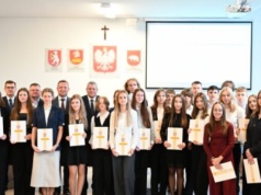 Stypendia dla najlepszych uczniów powiatu radzyńskiego przyznane