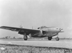 1 października 1942 roku pierwszy lot XP-59A