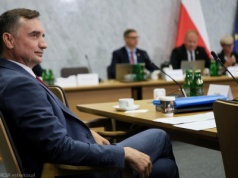 Ziobro w Sejmie, policja w akcji. Komisja ds. Pegasusa? Flaki z olejem