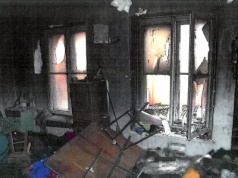 Zabójstwo ze szczególnym okrucieństwem na Nowym Świecie! Podpalił żywcem koleżankę, kiedy spała. Sprawca chwalił się, że w mieszkaniu zrobił “grilla i zostawił otwarte drzwi, żeby był lepszy cug”