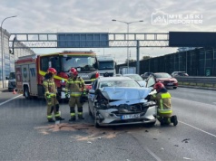 Zderzenie trzech samochodów osobowych na S8. Duże utrudnienia w ruchu