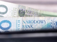 Połowa Polaków zarabia trochę ponad 7200 zł brutto. W małych firmach 2/3 