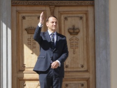 Jeśli zmienimy jeden człon umowy, zmienić trzeba będzie też drugi. Sikorski ustawia się jako asertywny sojusznik USA