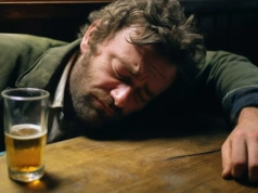 Lekarze apelują: stop nocnej sprzedaży alkoholu. Sportowcy i artyści nie powinni brać udziału w jego reklamie