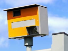 Elektroniczny system mandatowy padł i leży. Co z waszą fotką z fotoradaru?