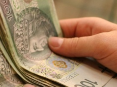 Ekonomiści FOR: zwiększenie podatku CIT dla banków ostatecznie obciąży klientów