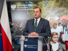 Minister Krajewski ogłosił nowy kredyt obrotowy dla rolników z oprocentowaniem 1%. 700 milionów złotych do końca roku