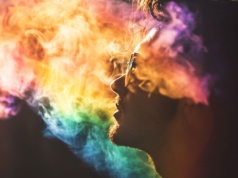 „Tygodnik Powszechny” przekracza kolejne granice! Ogłasza, że Bóg jest „queerowcem”