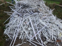 Około 10 ton żarówek porzuconych w Anielinie. Prokuratura wszczęła śledztwo