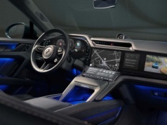 Elektryczne Porsche Cayenne z wnętrzem wypełnionym ekranami