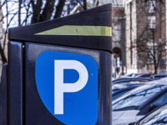 Zaparkują na zakazie i chodniku. Mieszkańcy przegłosowali nowe prawo