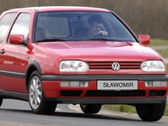 Gwiazdor disco Sławomir jeździ Golfem trójką. To oznacza, że ten wóz przestał być obciachowy