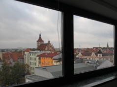 Prosty trik na niższe rachunki za ogrzewanie. Wystarczy zmienić ustawienie okien