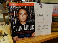 Musk tworzy Grokipedię! Ma ona zastąpić popularną Wikipedię