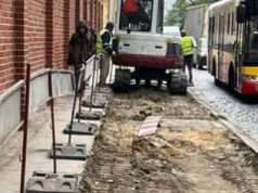 Wrocław: Ruszyła budowa nowego chodnika na Tęczowej