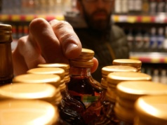 O której godzinie Polacy kupują najwięcej alkoholu? Dane mogą zaskoczyć