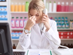 Nie chcą studiować farmacji ani pracować w aptekach. 